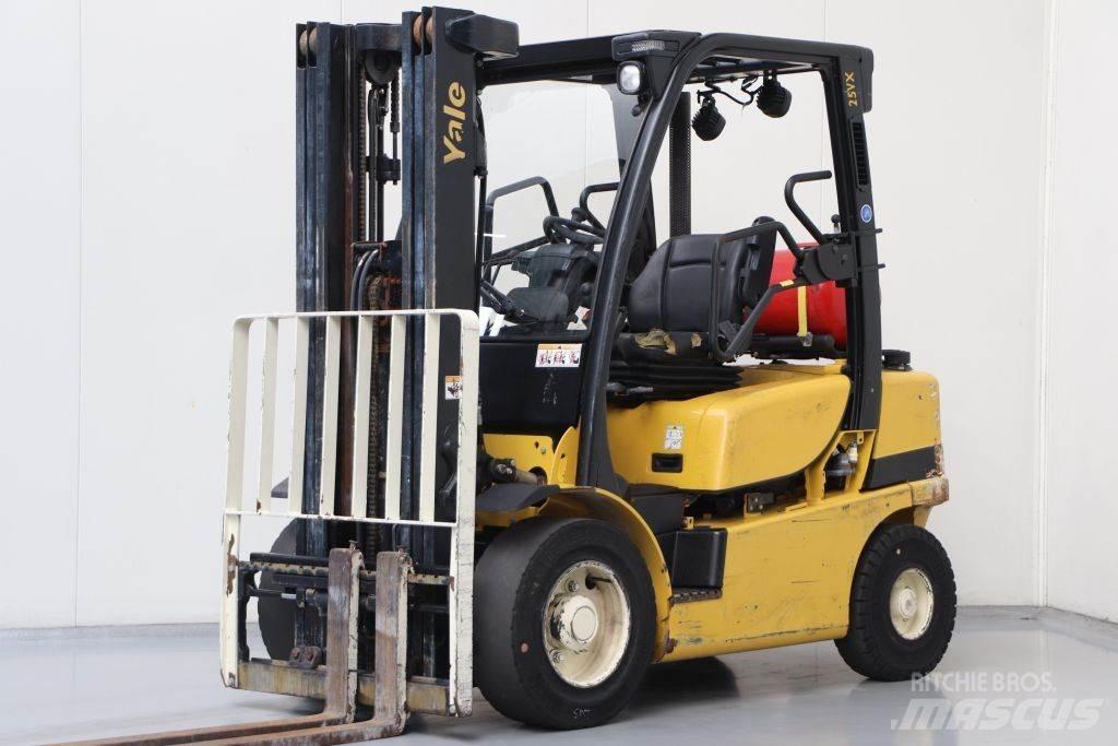 Yale GLP25VX Камиони с АГУ