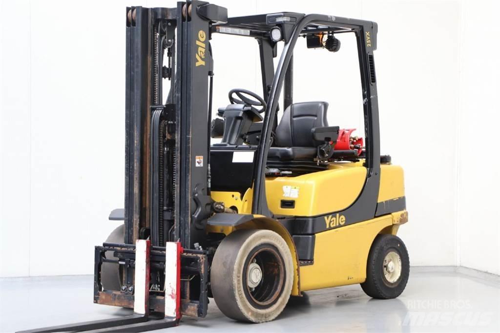 Yale GLP25VX Камиони с АГУ