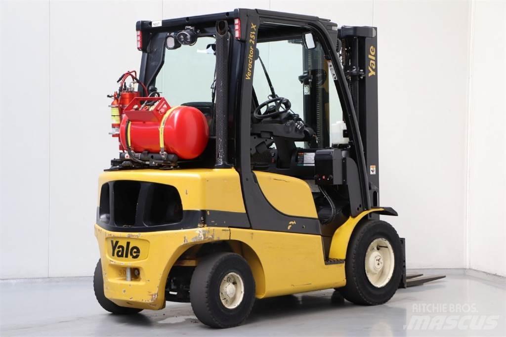 Yale GLP25VX Камиони с АГУ