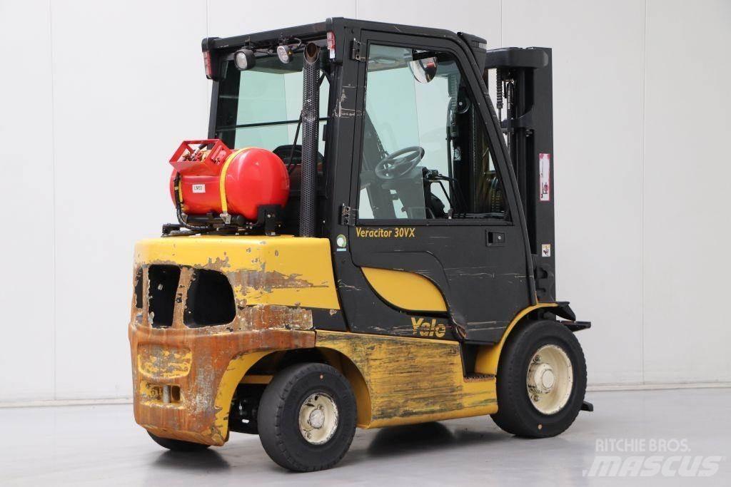 Yale GLP30VX Камиони с АГУ