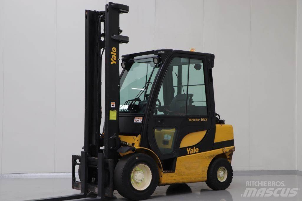 Yale GLP30VX Камиони с АГУ