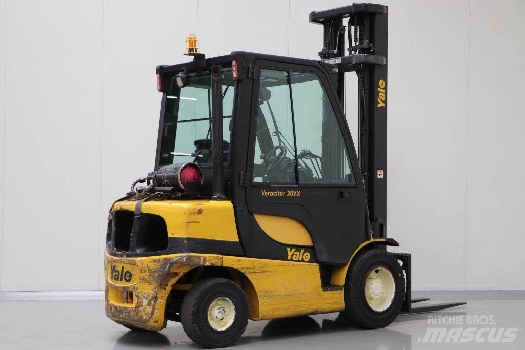 Yale GLP30VX Камиони с АГУ