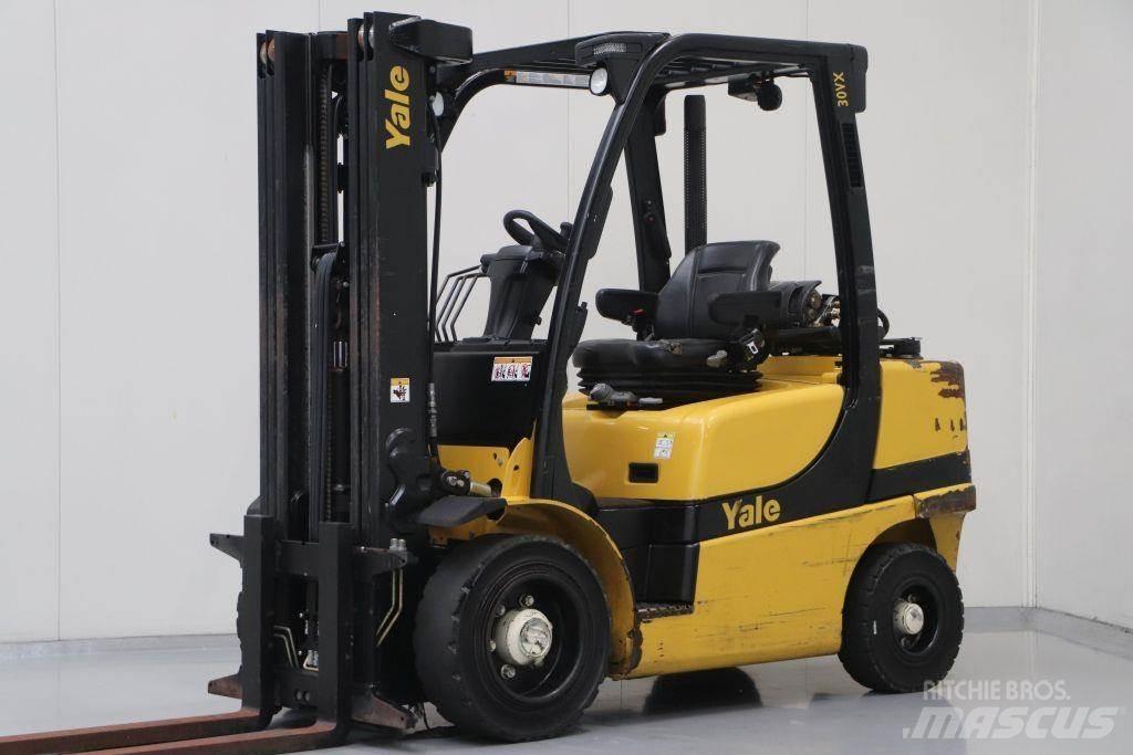Yale GLP30VX Камиони с АГУ