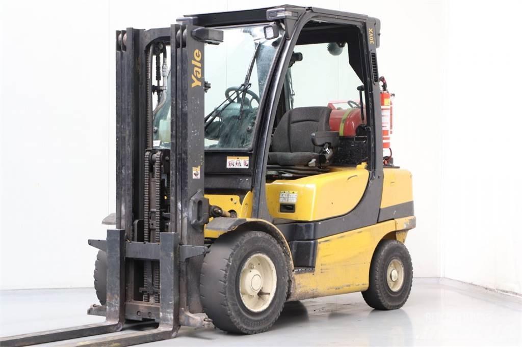 Yale GLP30VX Камиони с АГУ