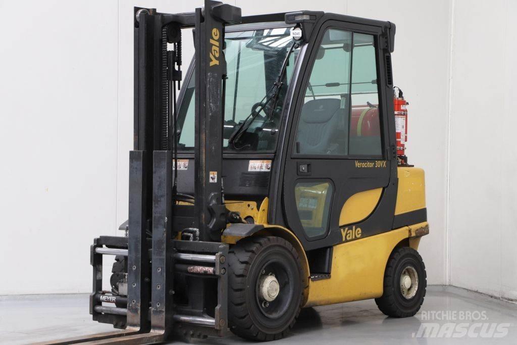 Yale GLP30VX Камиони с АГУ