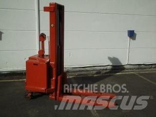BT LSV 1000/5 Колички високоповдигачи с теглич
