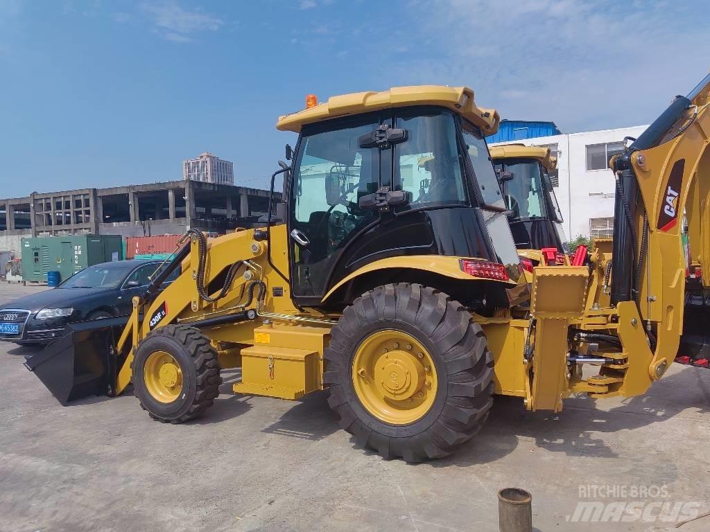 CAT 430 F Товарач със заден ексватор