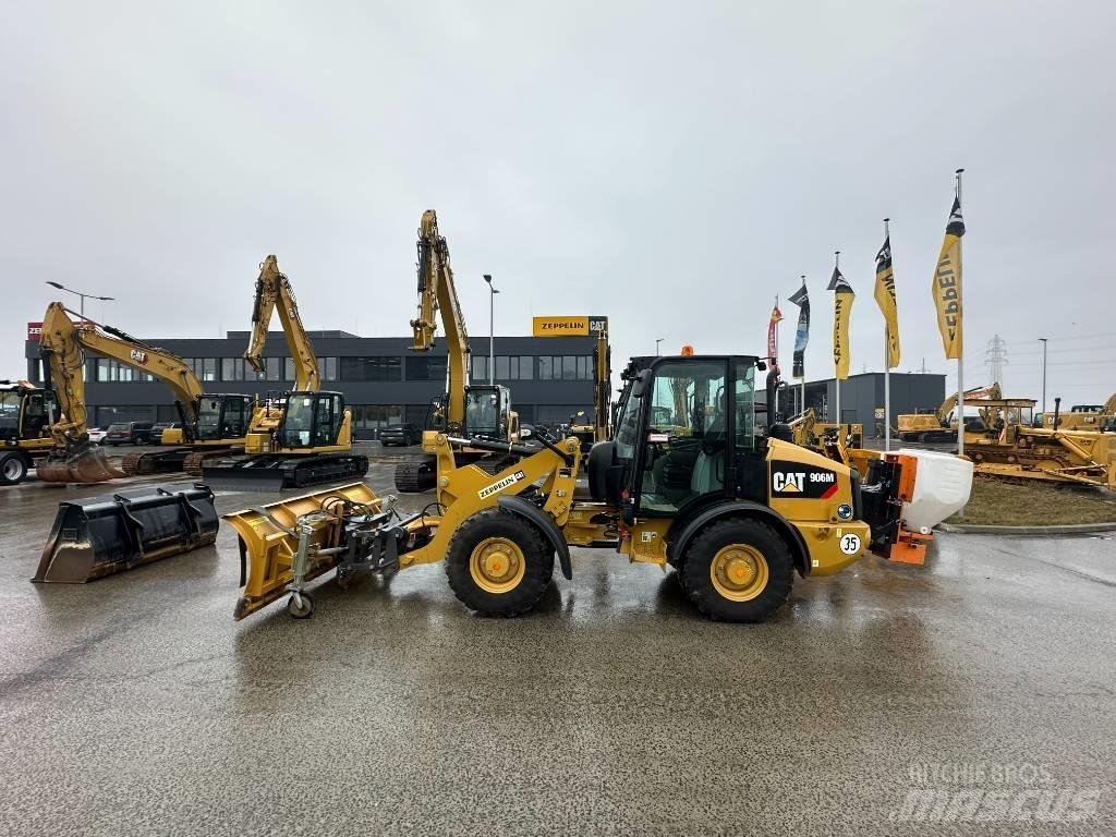CAT 906 Колесни товарачи