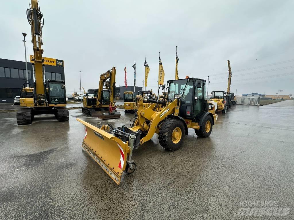 CAT 906 Колесни товарачи