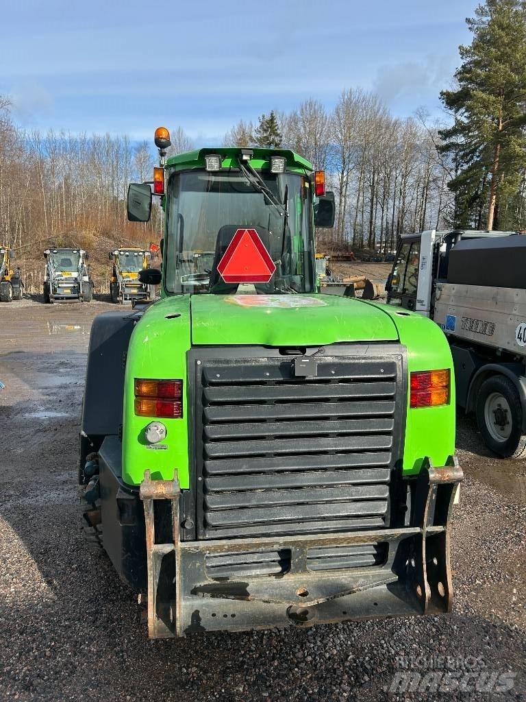 LM Trac 686 Компактни трактори