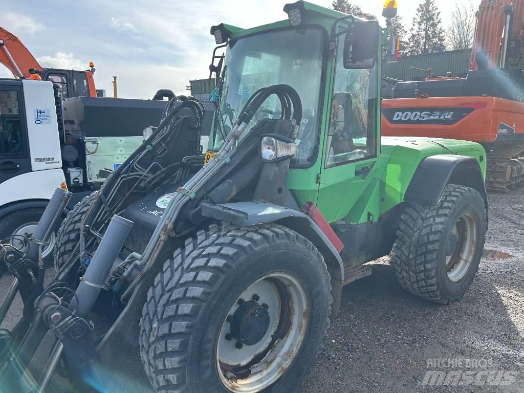 LM Trac 686 Компактни трактори