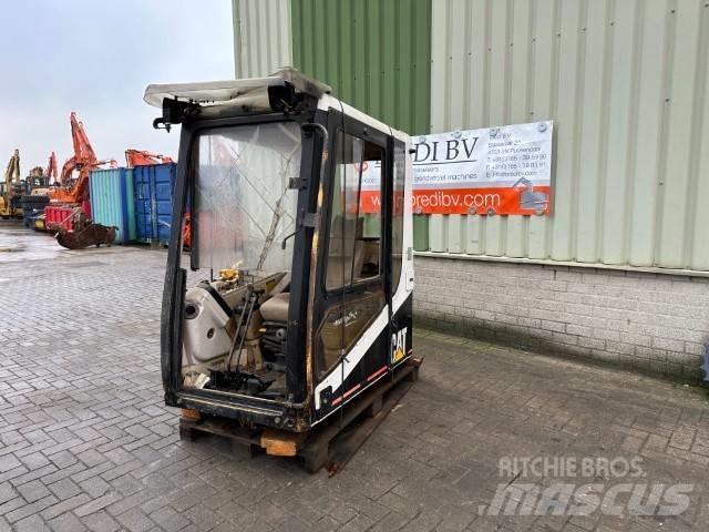 CAT 325 LN Кабина