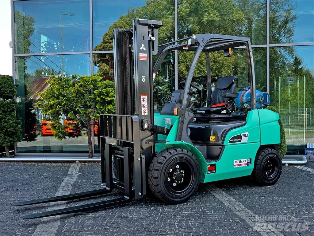 Mitsubishi FG30N Камиони с АГУ