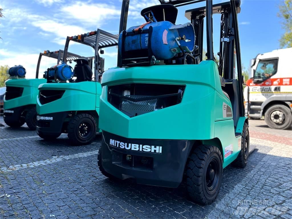 Mitsubishi FG30N Камиони с АГУ
