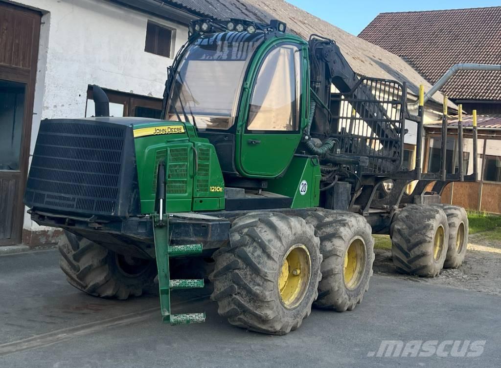 John Deere 1210E Форуардери