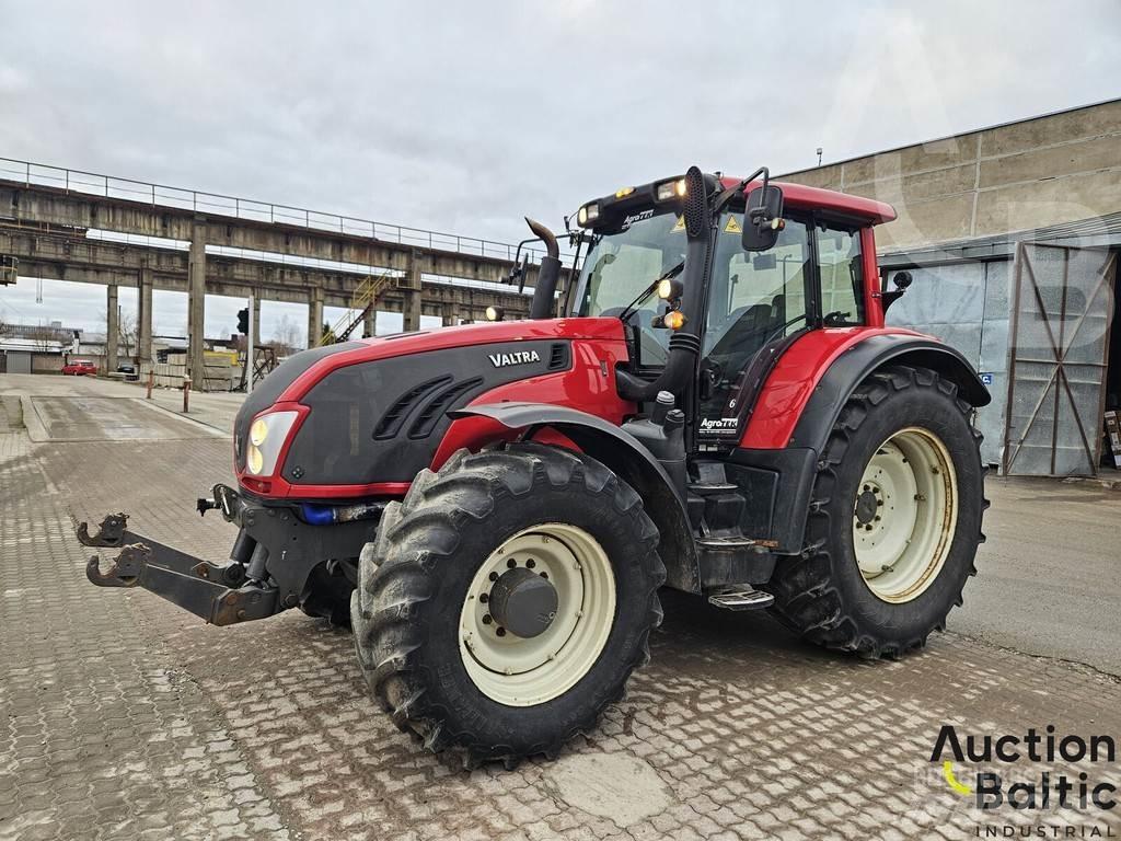 Valtra T213V Трактори