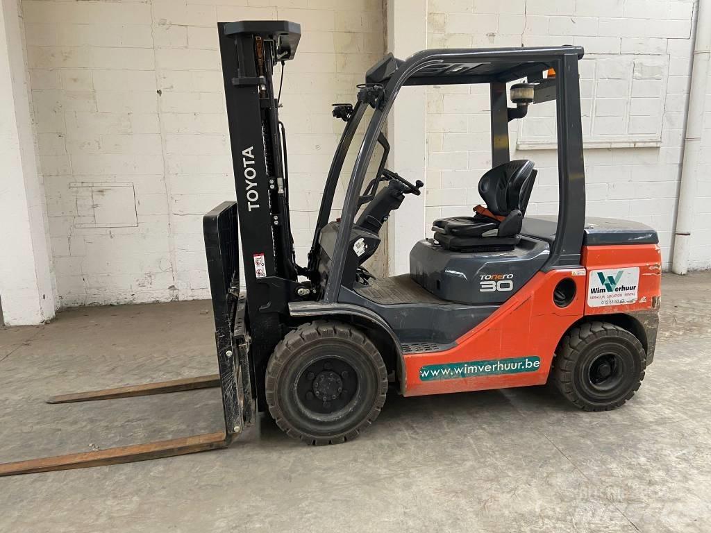 Toyota 52-8 FD 30 Дизелови камиони