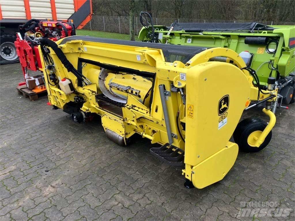 John Deere 8300i Фуражни комбайни