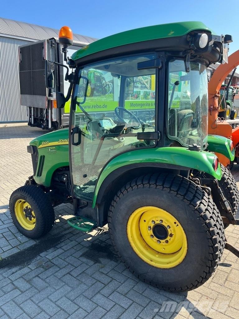 John Deere 3320 Компактни трактори