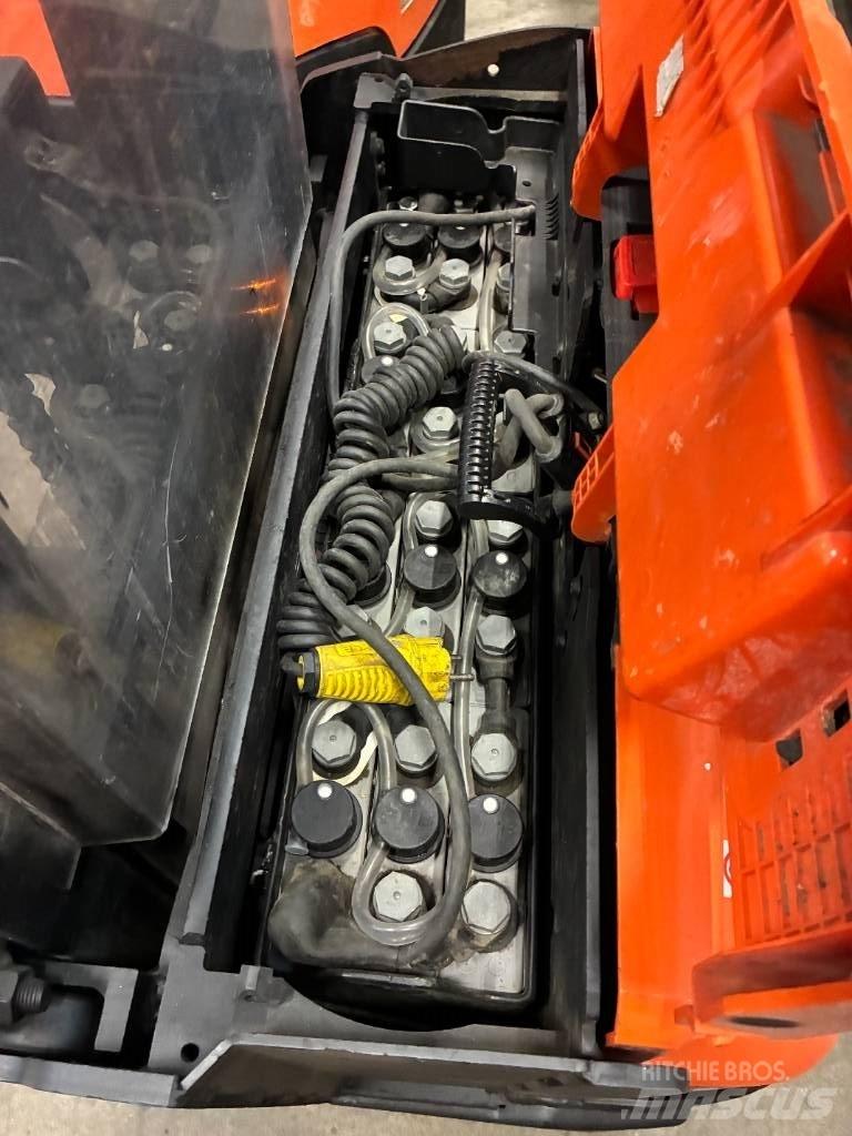 Toyota SWE120L Колички високоповдигачи с теглич
