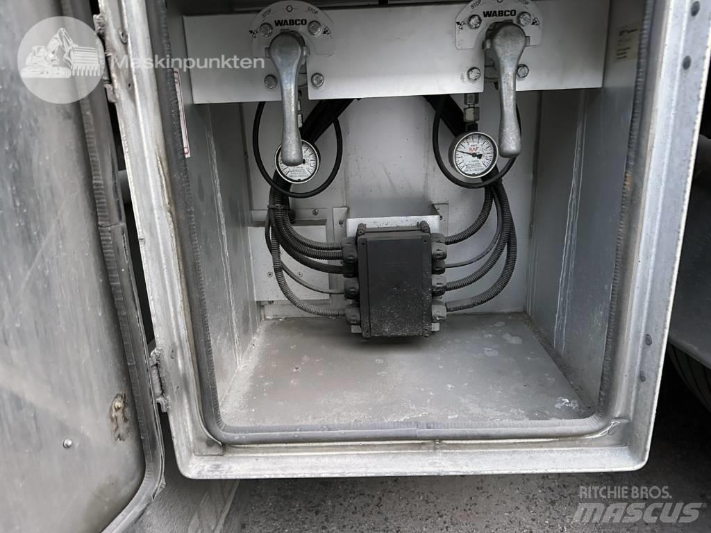 Limetec VPU 438 Ремаркета фургони