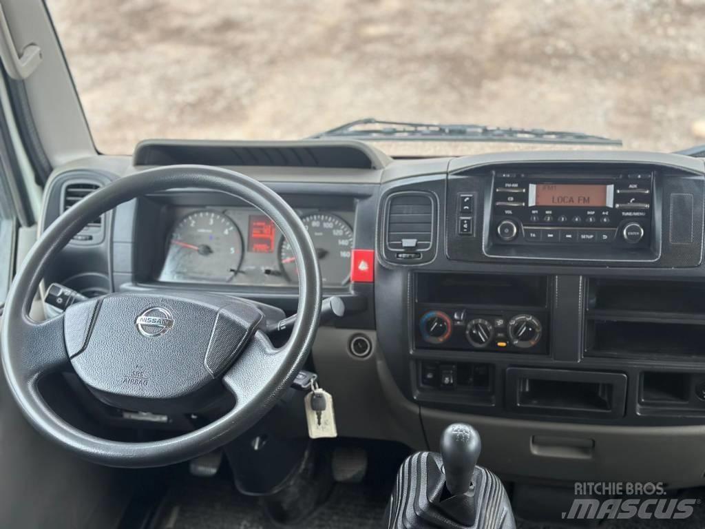Nissan NT 400 Пикапи