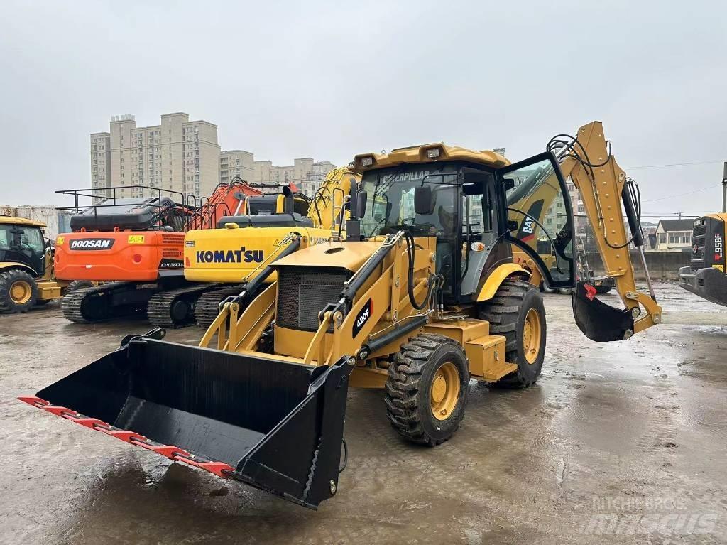 CAT 420 F Товарач със заден ексватор