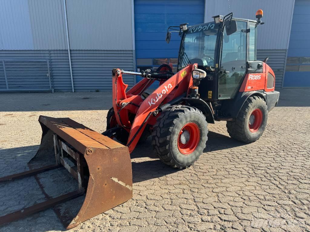 Kubota R085 Колесни товарачи