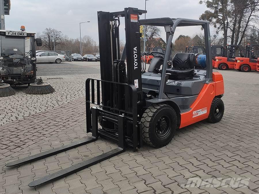 Toyota 02-8FGF20 Камиони с АГУ
