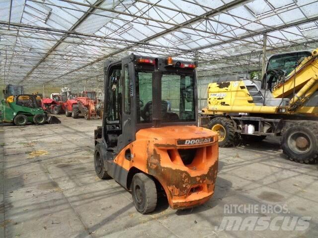 Doosan D35C-7 Дизелови камиони