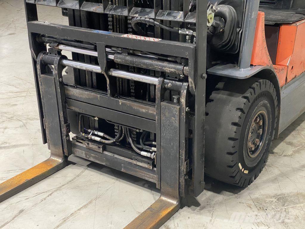 Toyota 7FBMF25 Електрически вилични кари-повдигачи