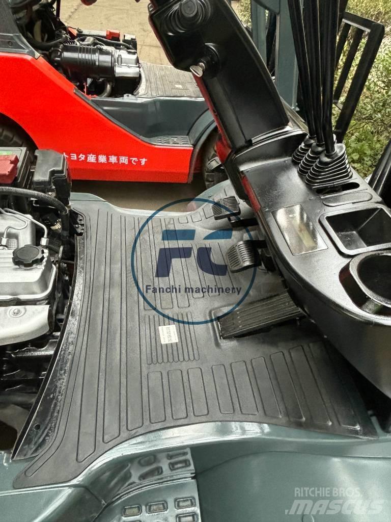 Toyota FDZN 30 Дизелови камиони