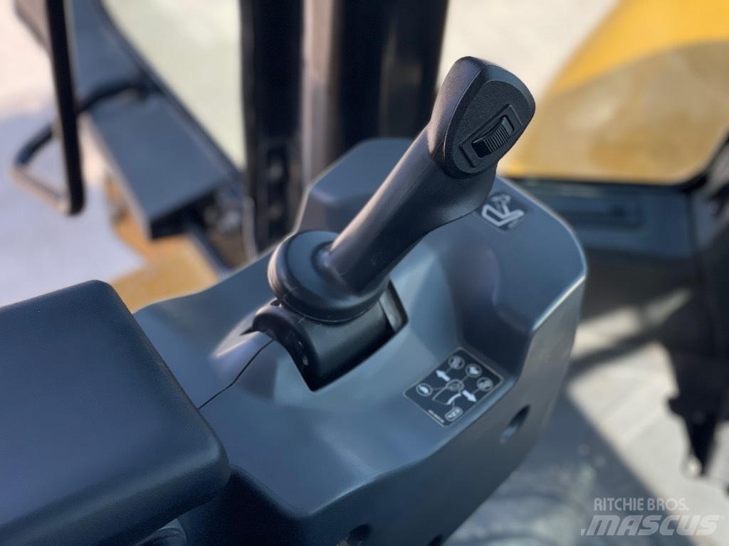 CAT 966M XE Колесни товарачи