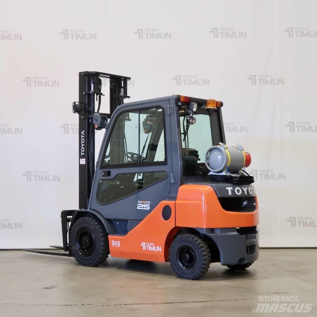 Toyota 02-8FGF25 Камиони с АГУ