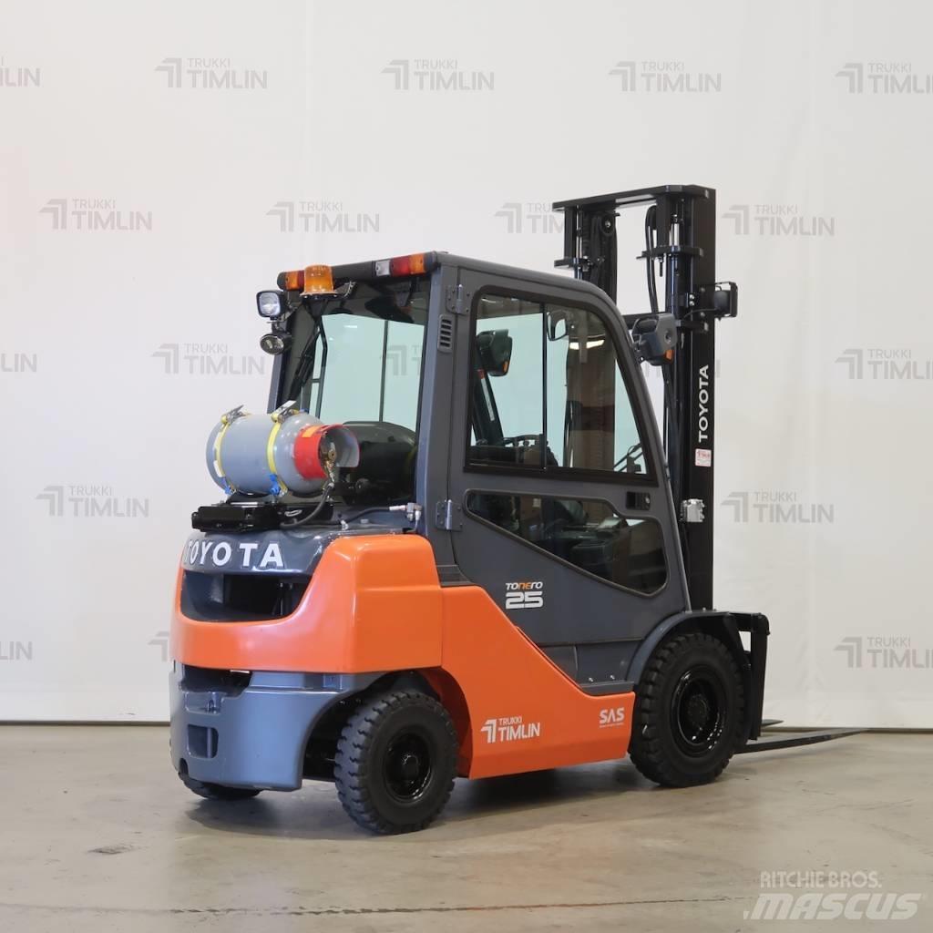 Toyota 02-8FGF25 Камиони с АГУ