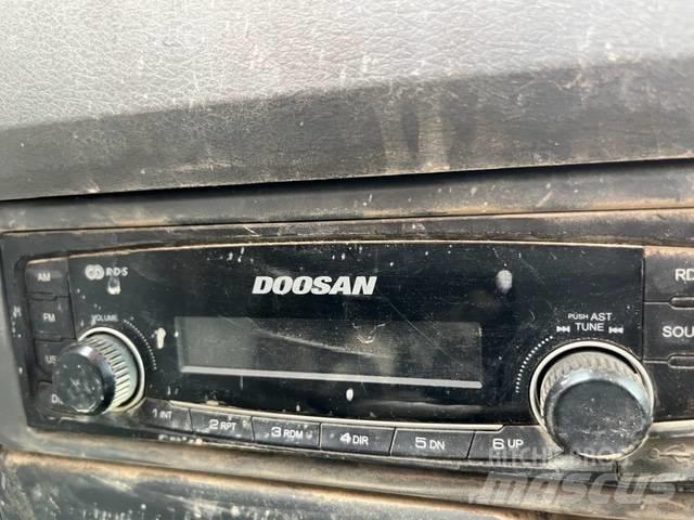 Doosan DX 140 LC Верижен екскаватор