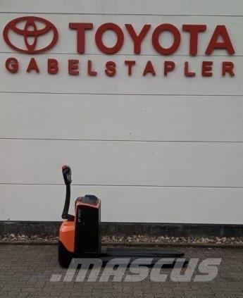 Toyota LWE 200 Колички високоповдигачи с теглич