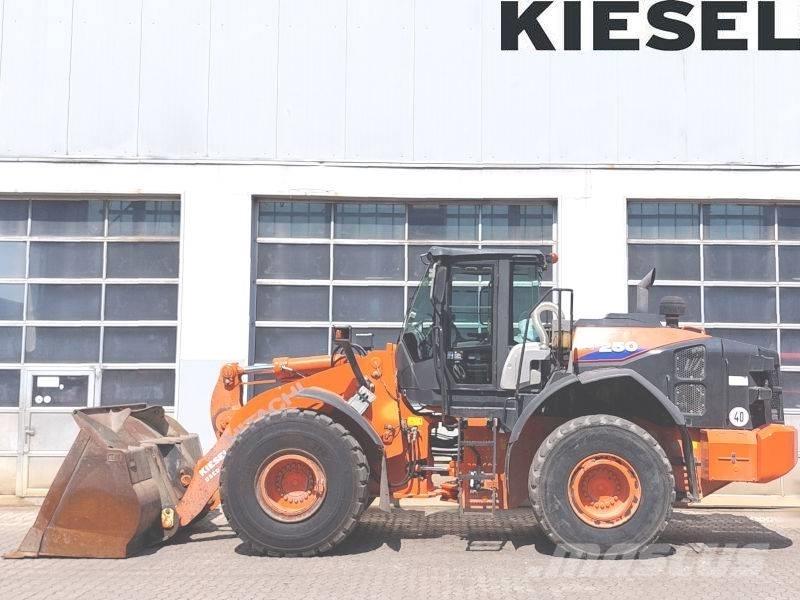Hitachi ZW 250-6 Колесни товарачи