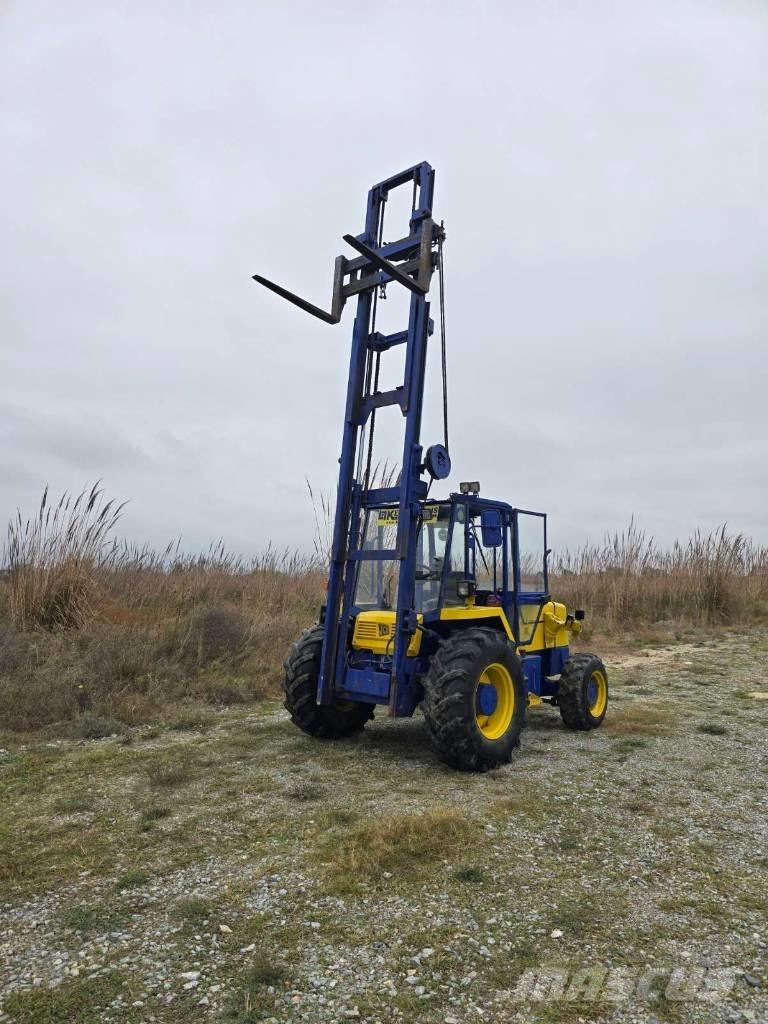 JCB 926 Камиони за херавни местности