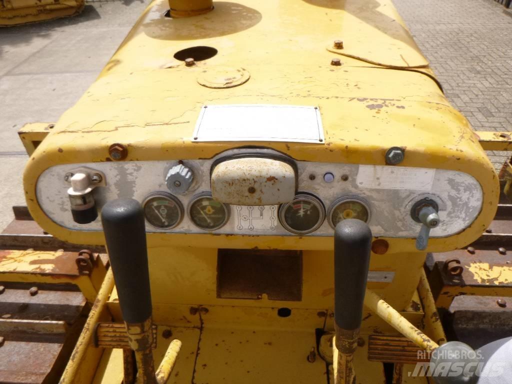 CAT D 4 D Верижни булдозери
