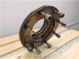 JLG 307 wheel hub Гуми