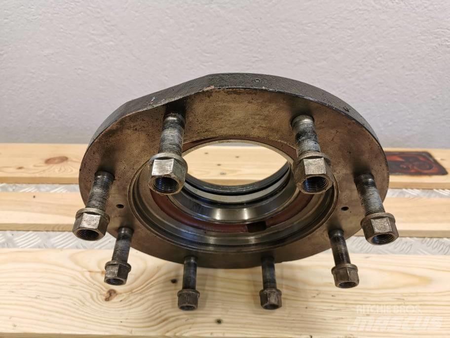 JLG 307 wheel hub Гуми