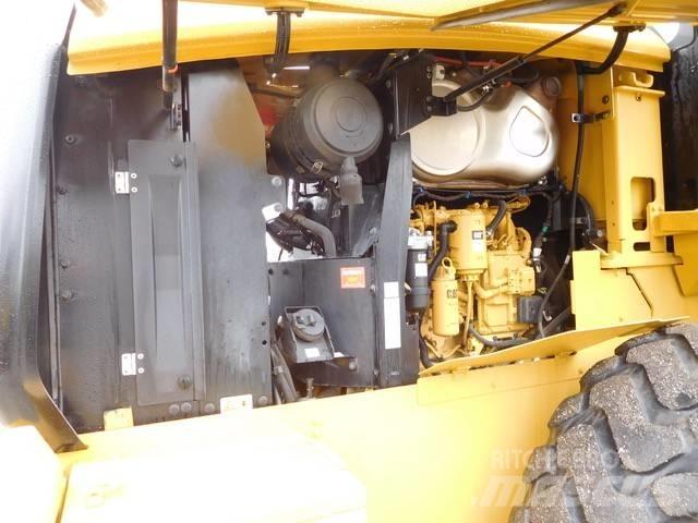 CAT 926M Колесни товарачи