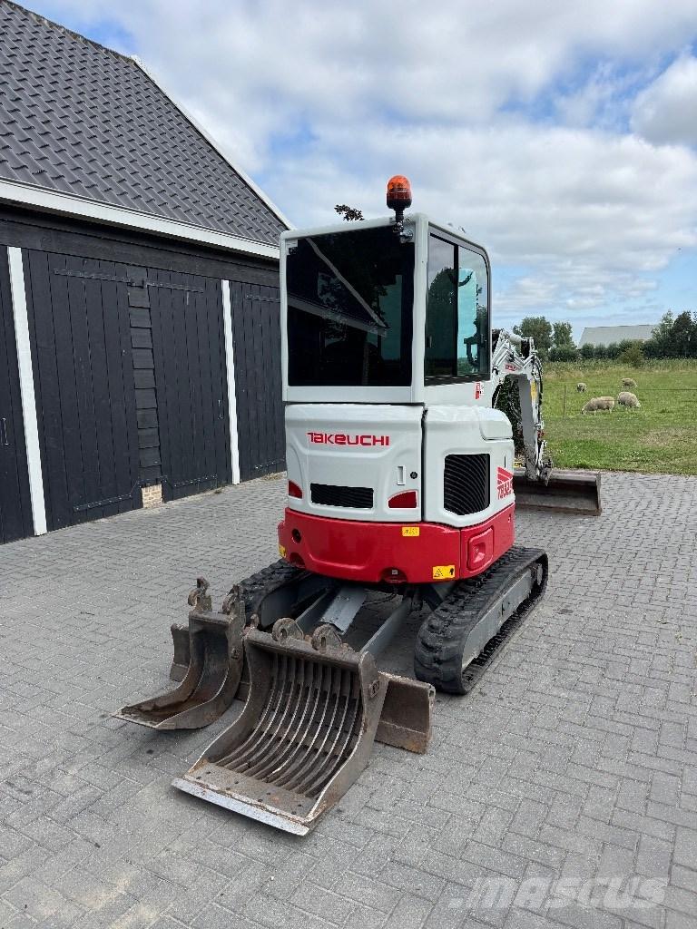 Takeuchi TB 325 R Мини екскаватори < 7 т
