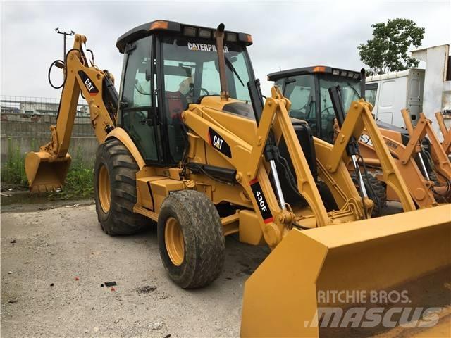 CAT 430 F Товарач със заден ексватор