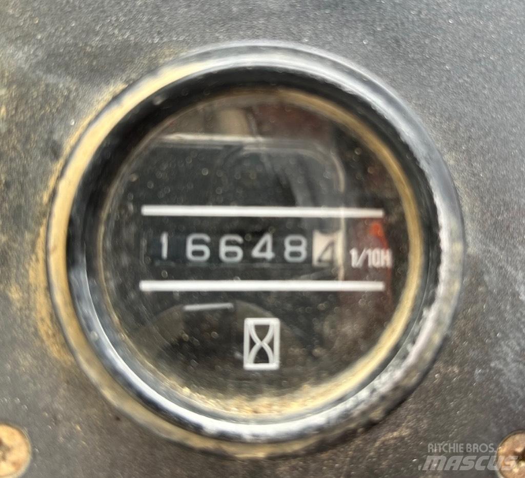 Nissan WF03A35U Дизелови камиони