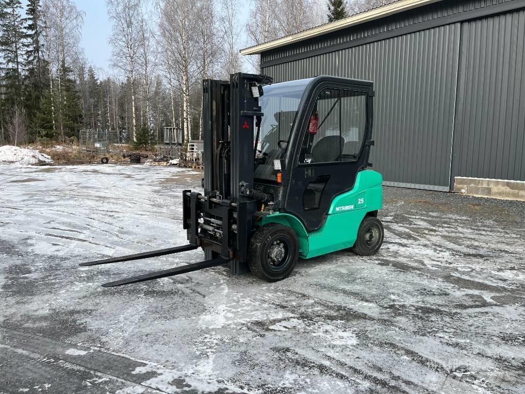 Mitsubishi FD25NT Дизелови камиони