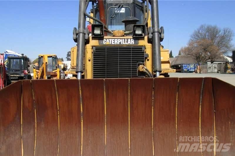 CAT D6R Верижни булдозери
