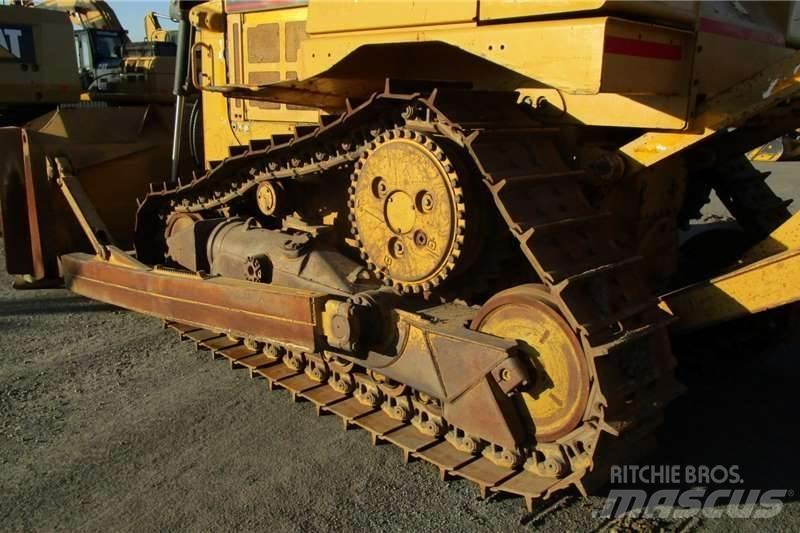 CAT D6R Верижни булдозери
