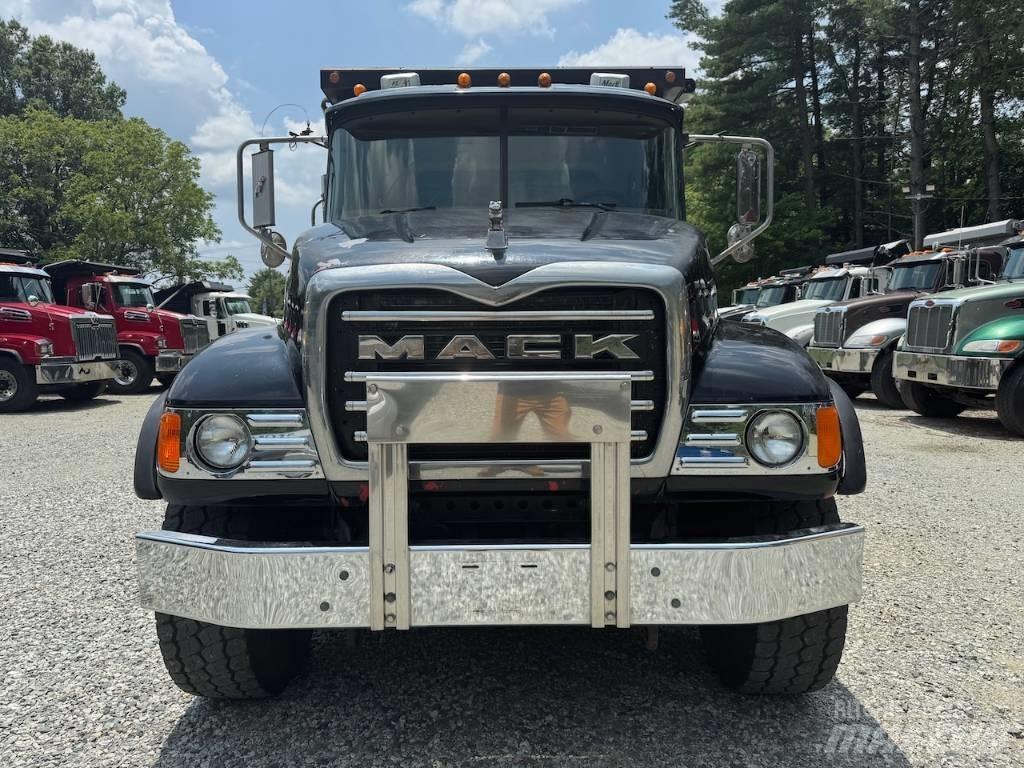 Mack Granite CV 713 Самосвал
